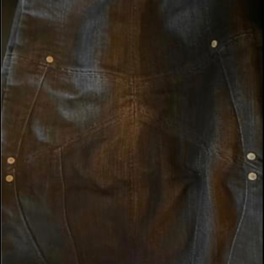 Woman's Dark denim skirt. Le Chateau size 1/2